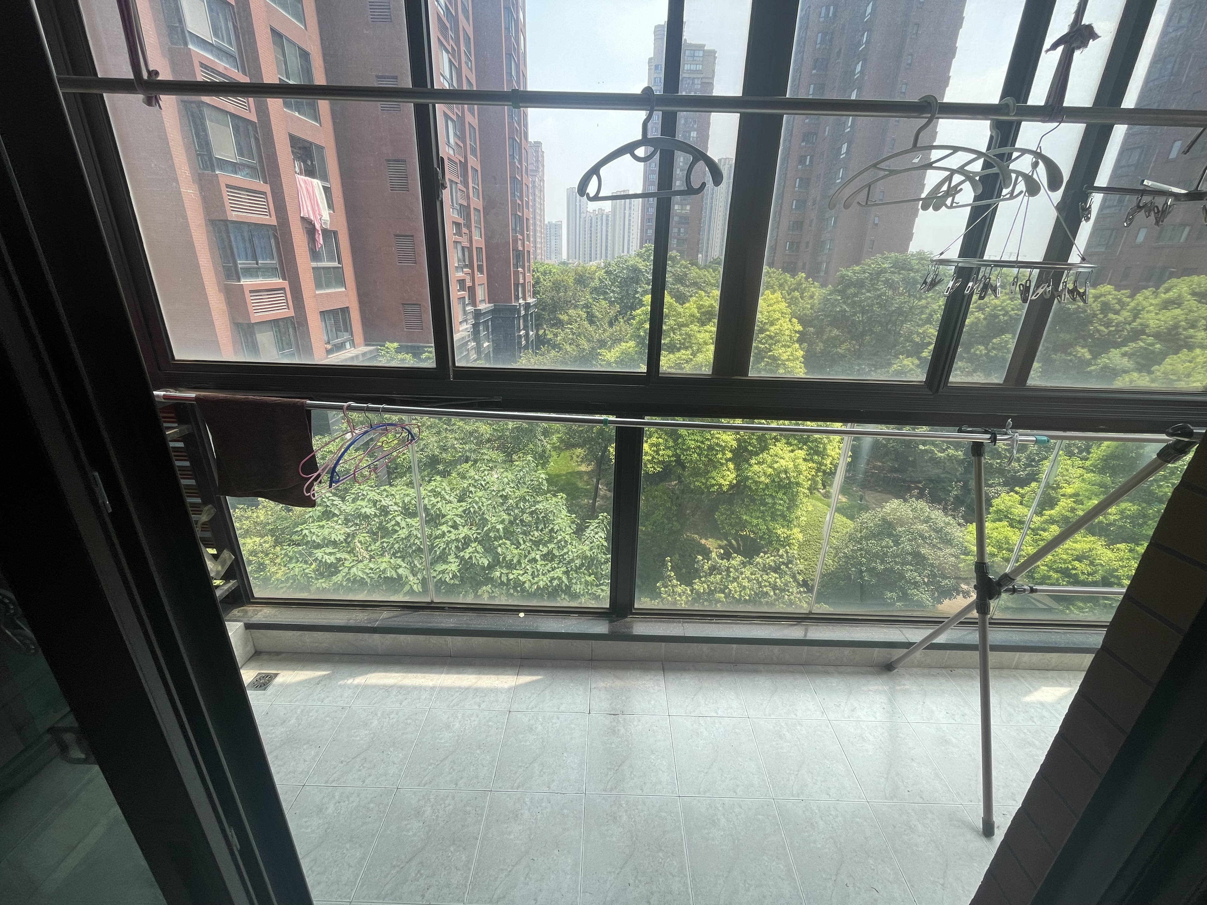 11号线马陆站,两房出租,出门即地铁站