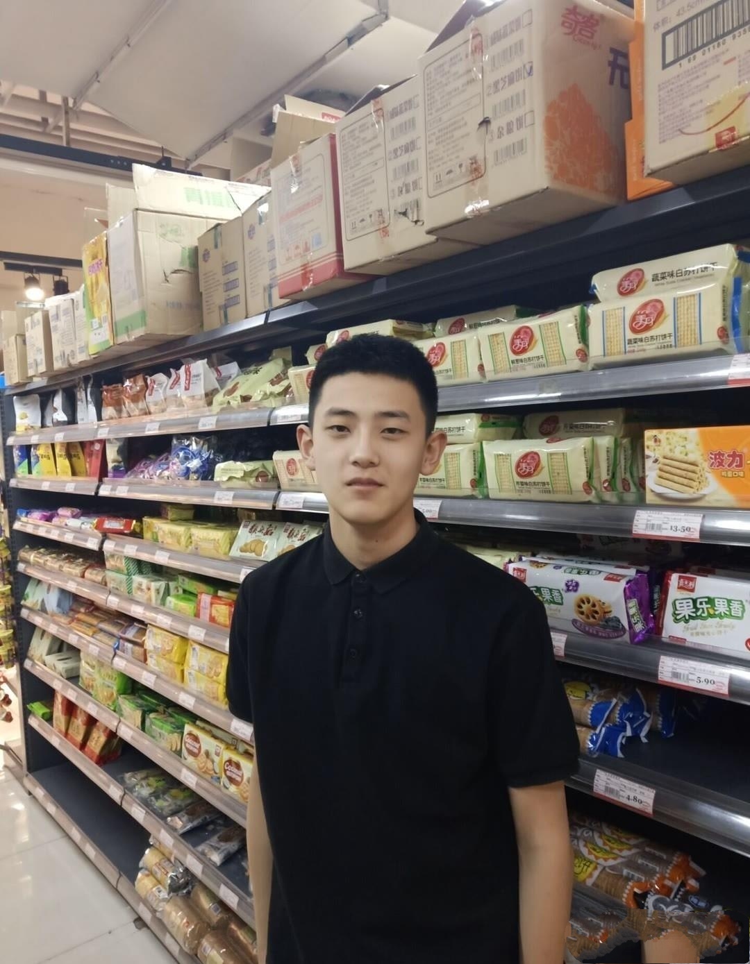 组图:身高177的00后男生,爱吃零食喜欢自拍,阳光有型有气质!