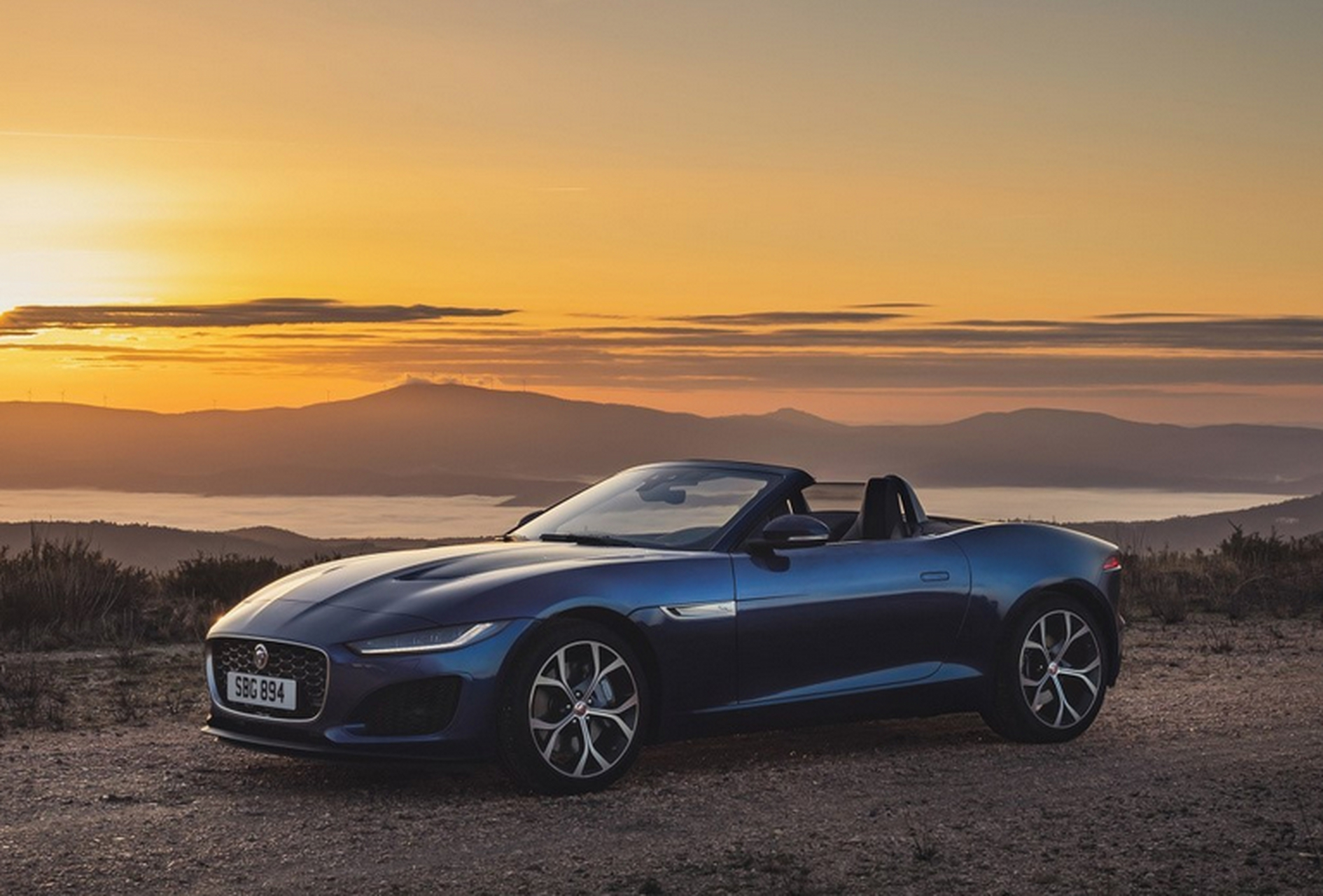 捷豹ftype和保时捷718是70万左右的豪华跑车,两者在外观,动力和驾驶