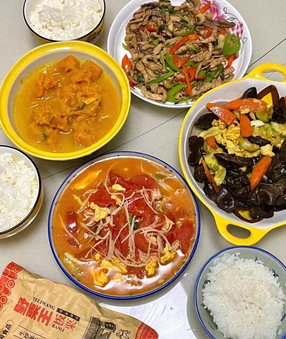 我在女儿家已经住了7年了,昨天晚上,亲家母一进门就质问我.