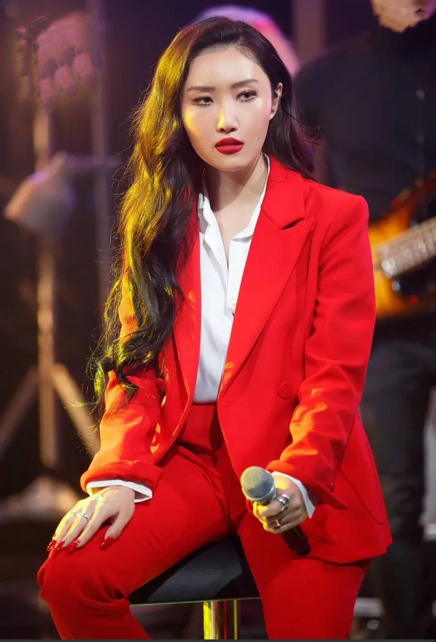 华莎与韩惠珍,朴娜莱在2020年7月15日为mbc节目《我独自生活》进行