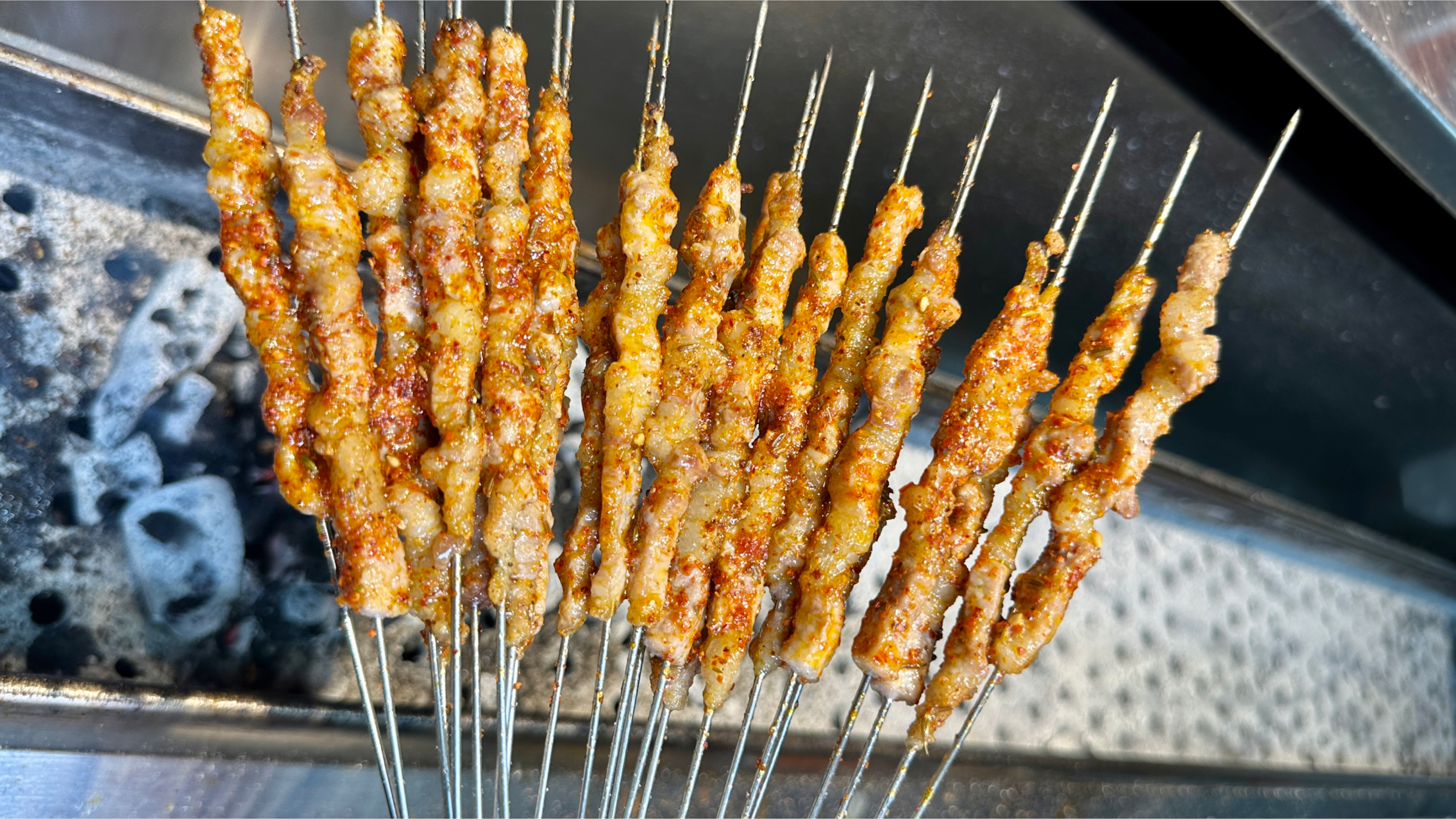 鲜嫩爽口的手把把猪肉串儿配方及烤制技巧分享