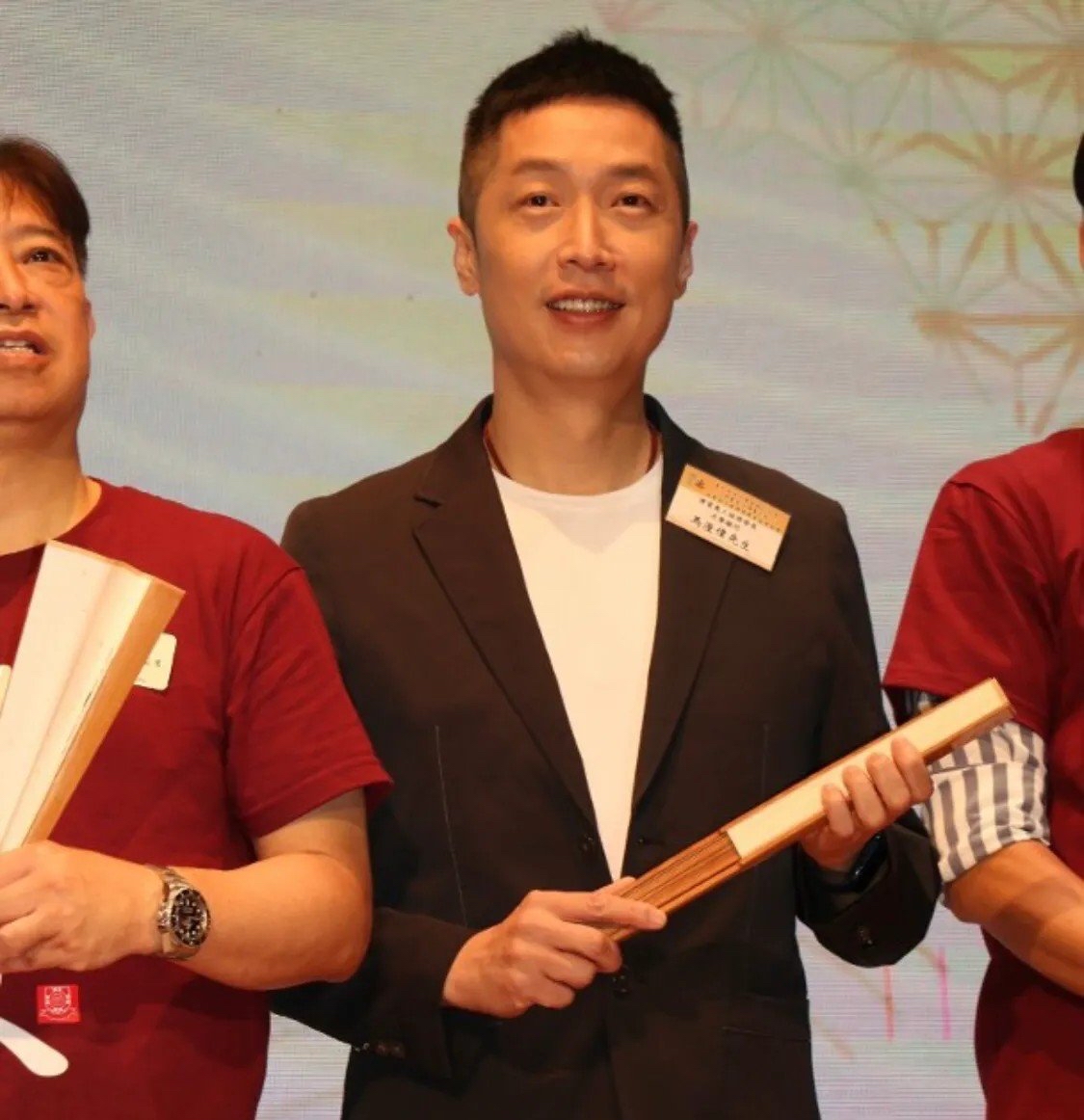近日,备受网友称赞为勤奋好学的艺人马浚伟亮相一场慈善活动,却传出他
