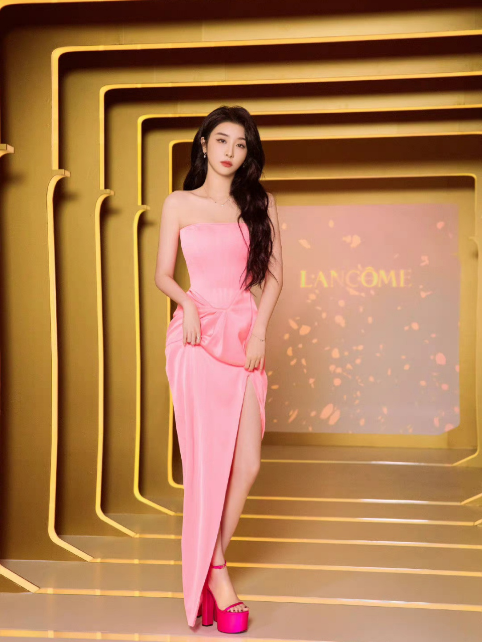 赵小棠脚上的高跟鞋,有点厉害哦  #动态创作月