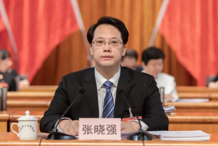 现任广东省委常委,秘书长,是75后副部级干部,硕士研究生毕业!