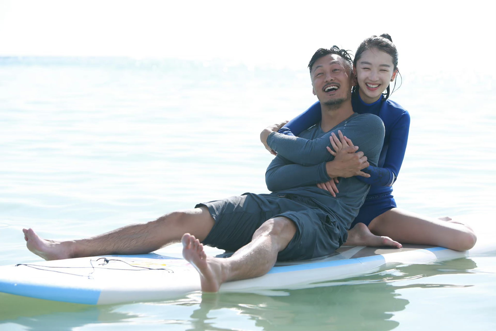 周冬雨和余文乐的关系这么好呀,以前都不知道.