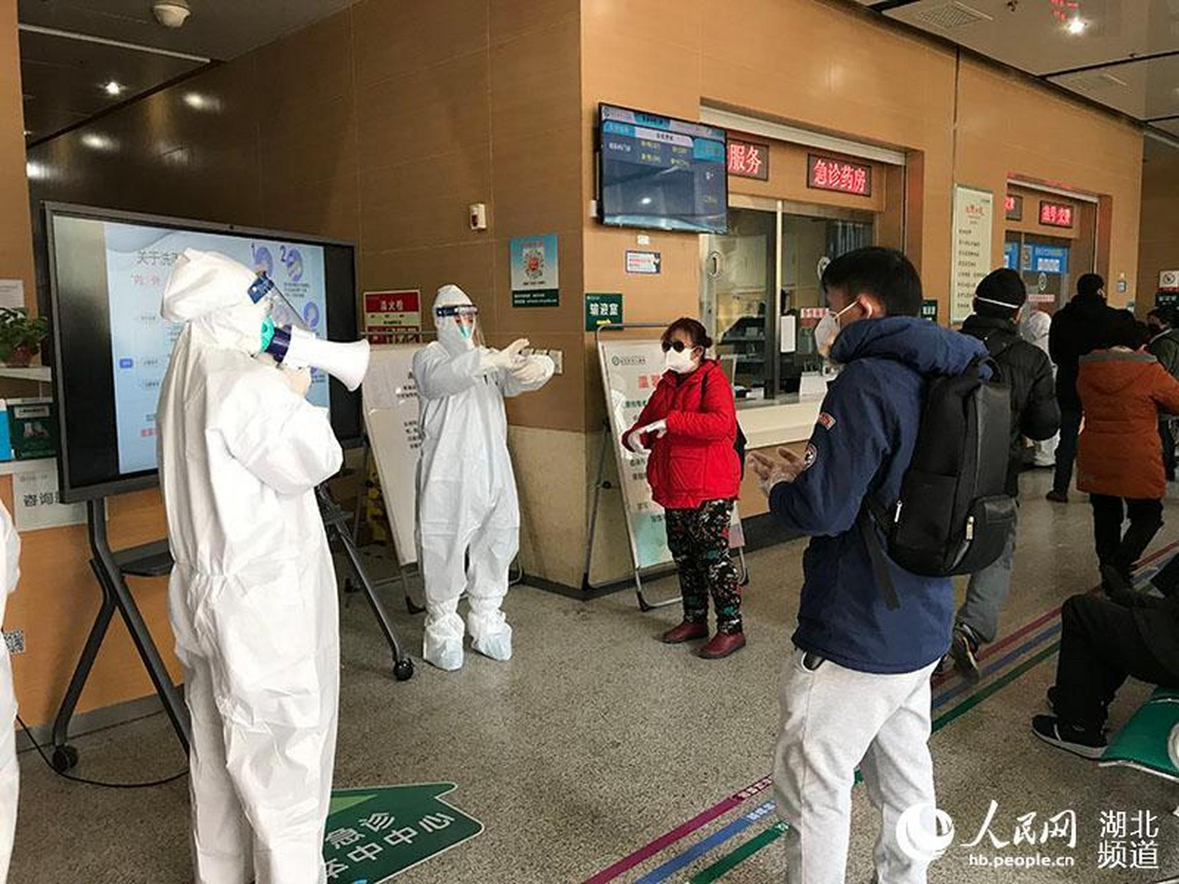 各大医院发热门诊爆满!专家呼吁轻症患者居家隔离自愈治疗!