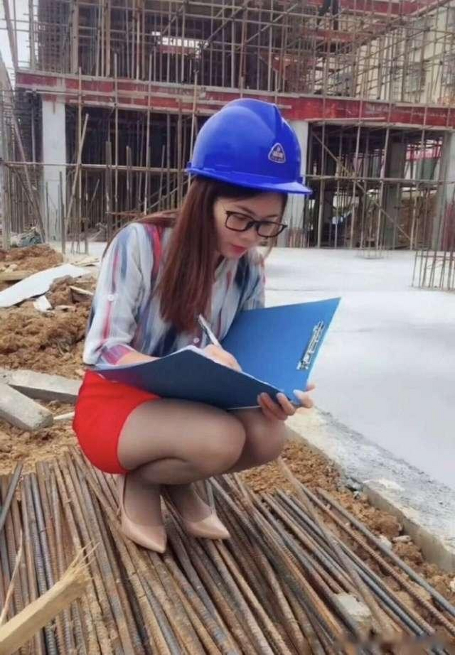 工地来了个女人,带了个蓝色帽子,什么级别?该怎么拿下她