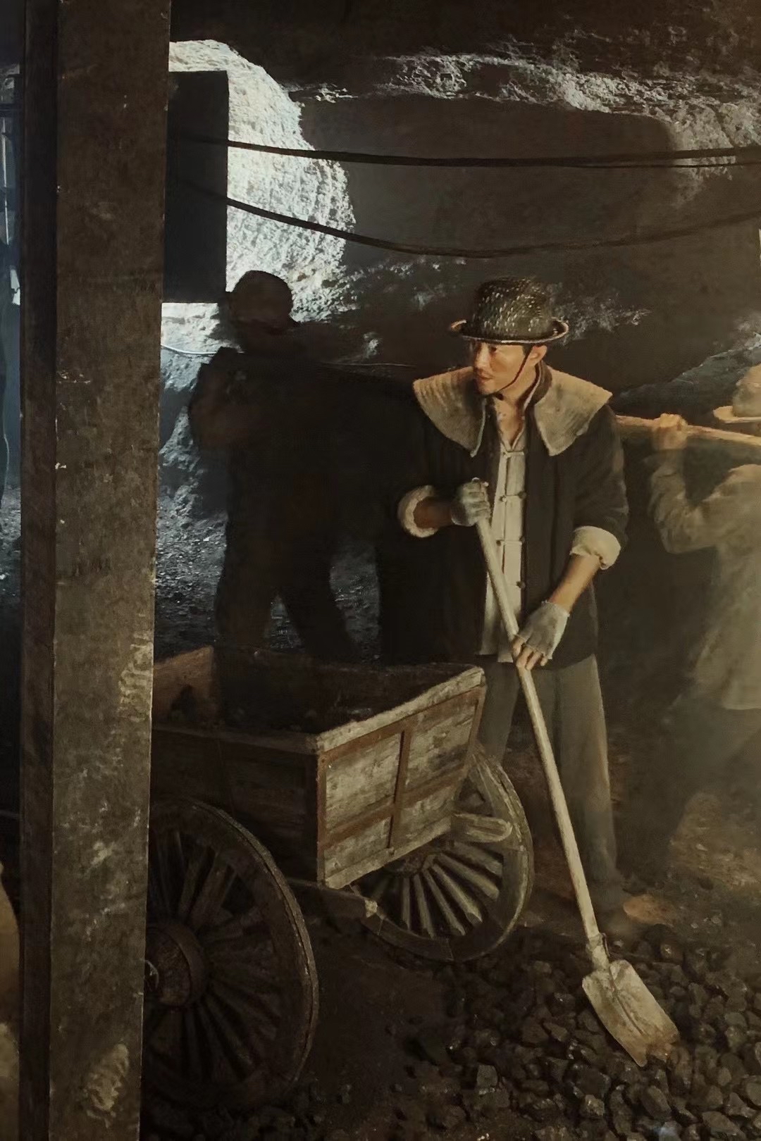 王铭电影1944冲出战俘营导演刘轩狄李东学王铭主演