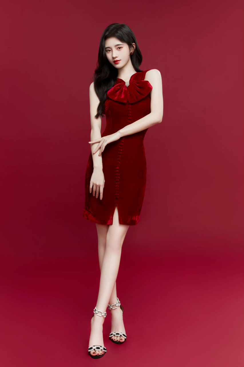 鞠婧祎的小脚丫也太漂亮了,很少能见到这么精致的美脚.