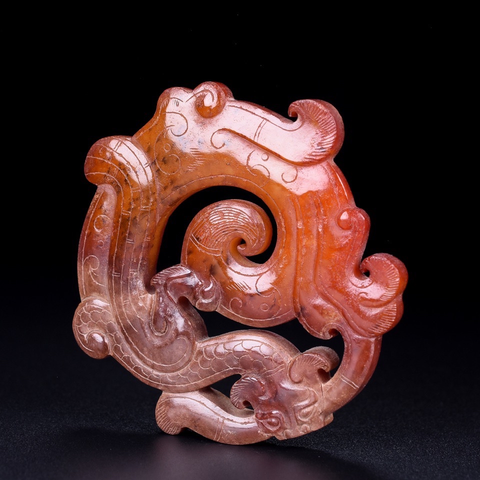 汉代生坑土红沁玉龙佩