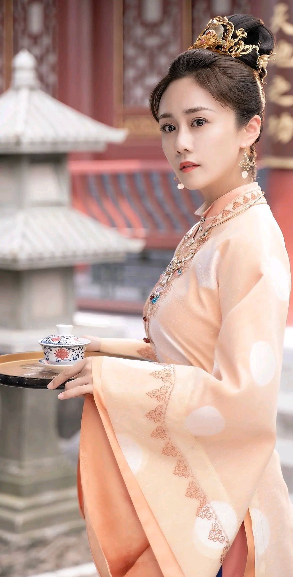 刘芸典雅秀气,古装唯美