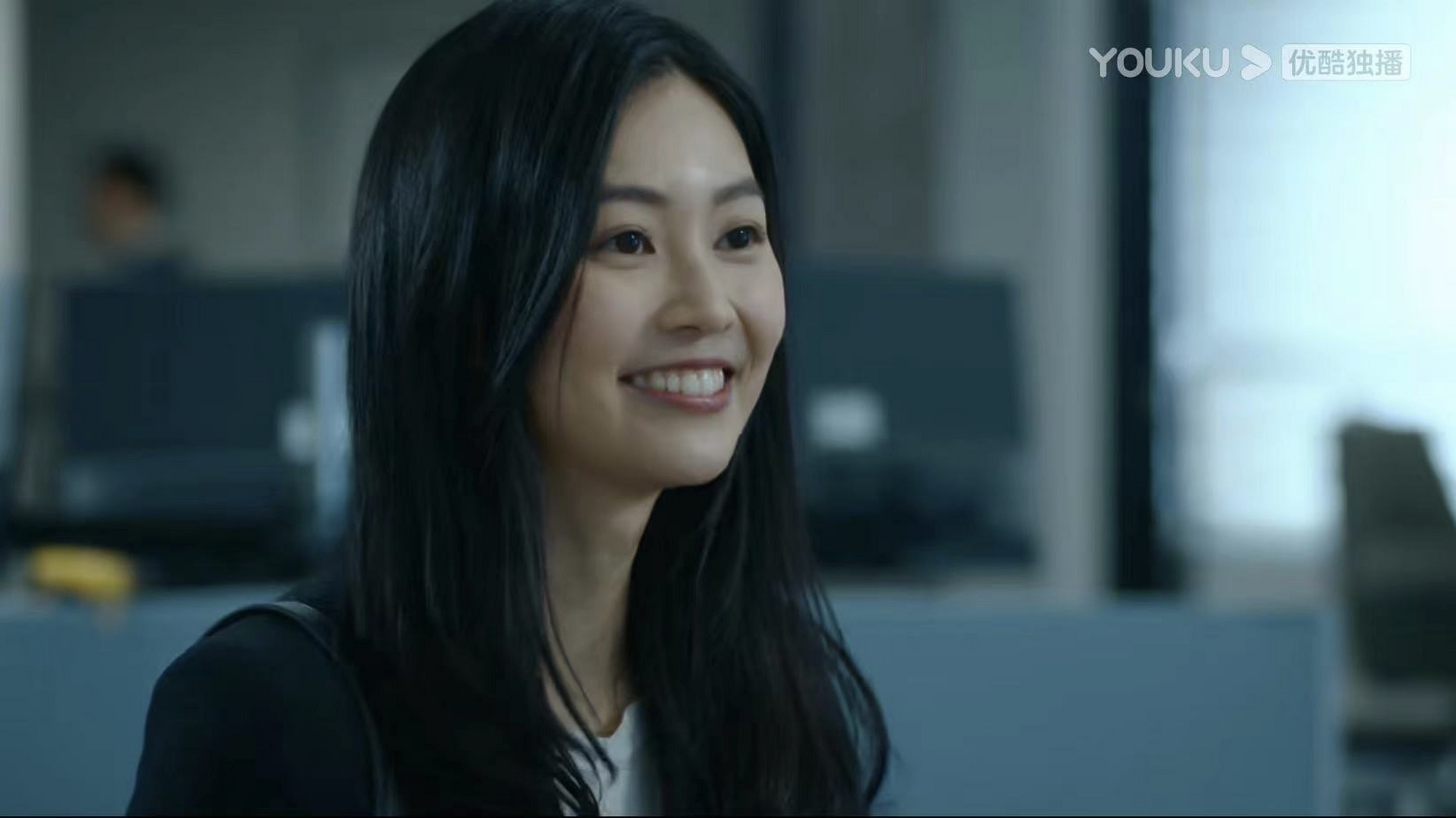 2020年香港小姐季军,2022年凭借《上车家族》获得飞跃进步女艺员