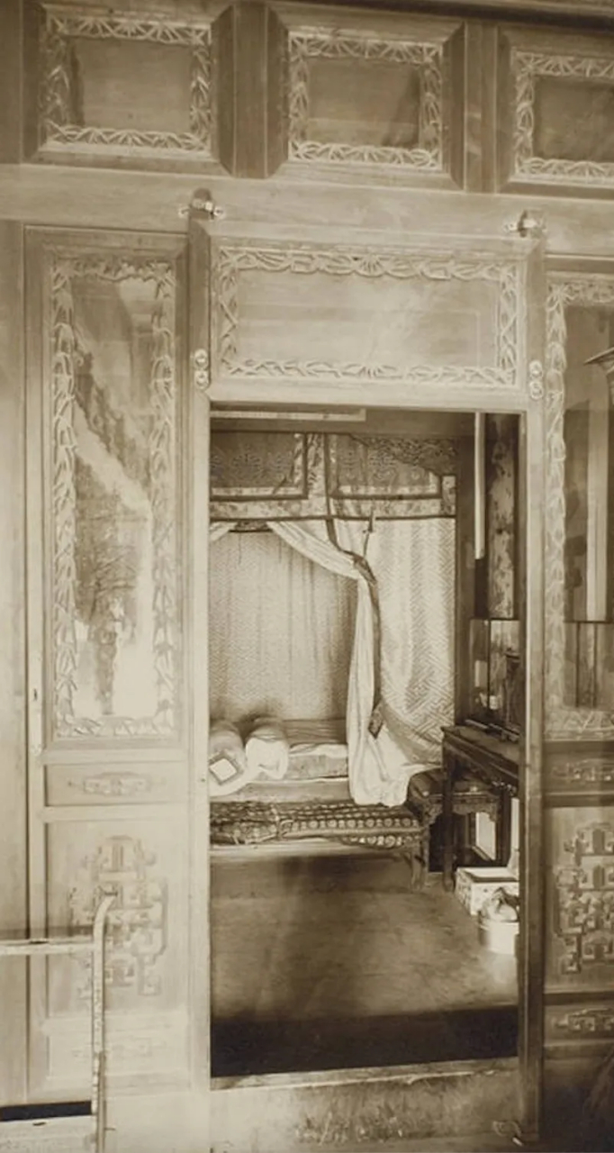 这是1901年,紫禁城的养心殿,光绪皇帝的卧室.