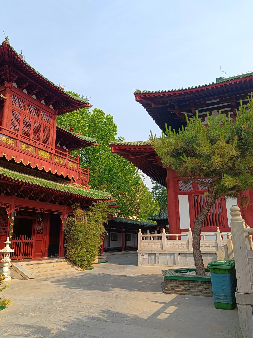 我国共有两处寺庙以虚云禅寺为名,分别位于河北石家庄郊区于底村和