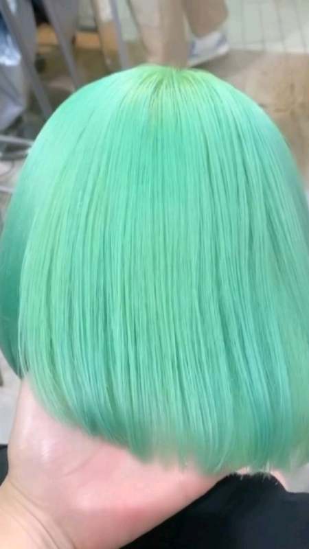 春日青发色,蓝绿灰的组合,显白又高级,喜欢潮色的小姐姐借鉴一下