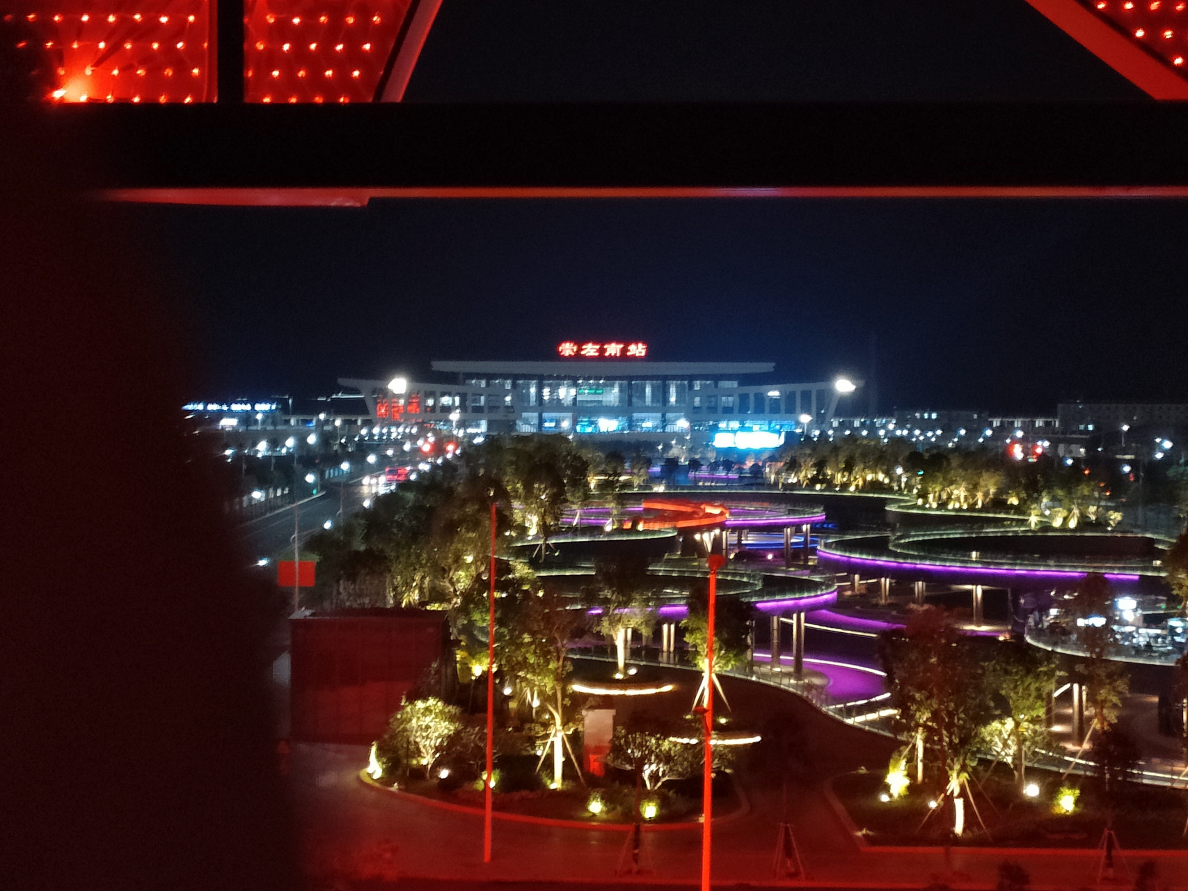 我理想的工作是八点半上班,五点下班;走路20分钟左右到,买五险;双休