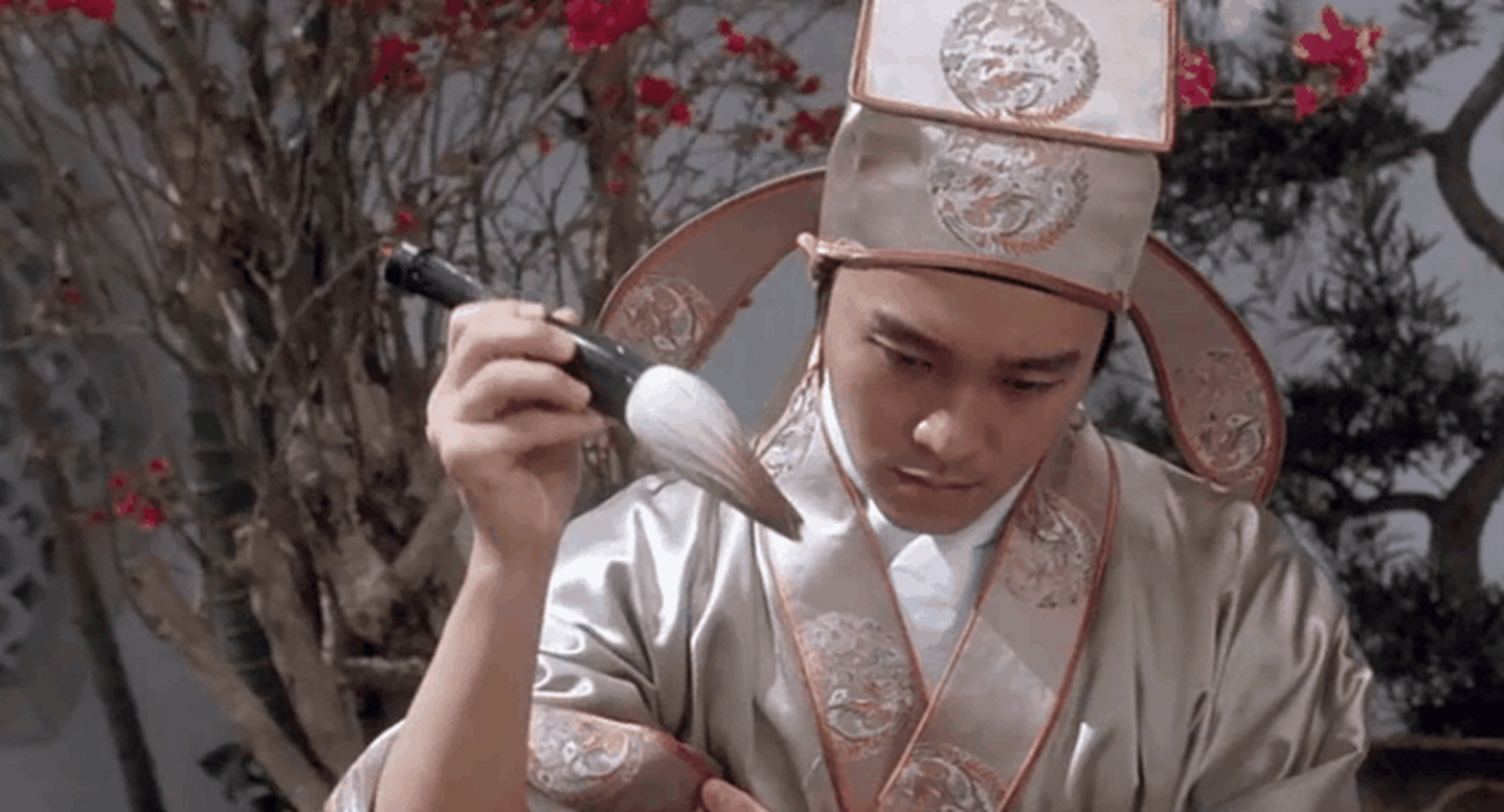 周星驰拍的电影是超越他那个时代的,在《唐伯虎点秋香》中有这么一段