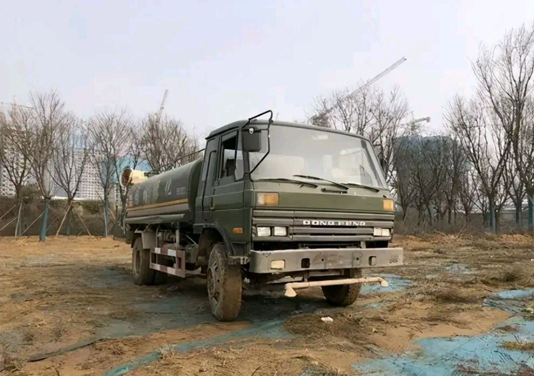 「曝光臺」豐業街變成大貨車停車場,積塵嚴重,塵土飛楊