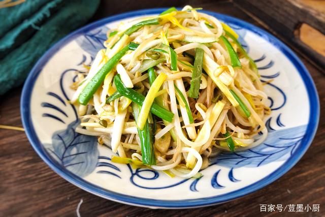 炒绿豆芽,直接下锅炒就错了,教你正确做法,豆芽爽脆入味不出水
