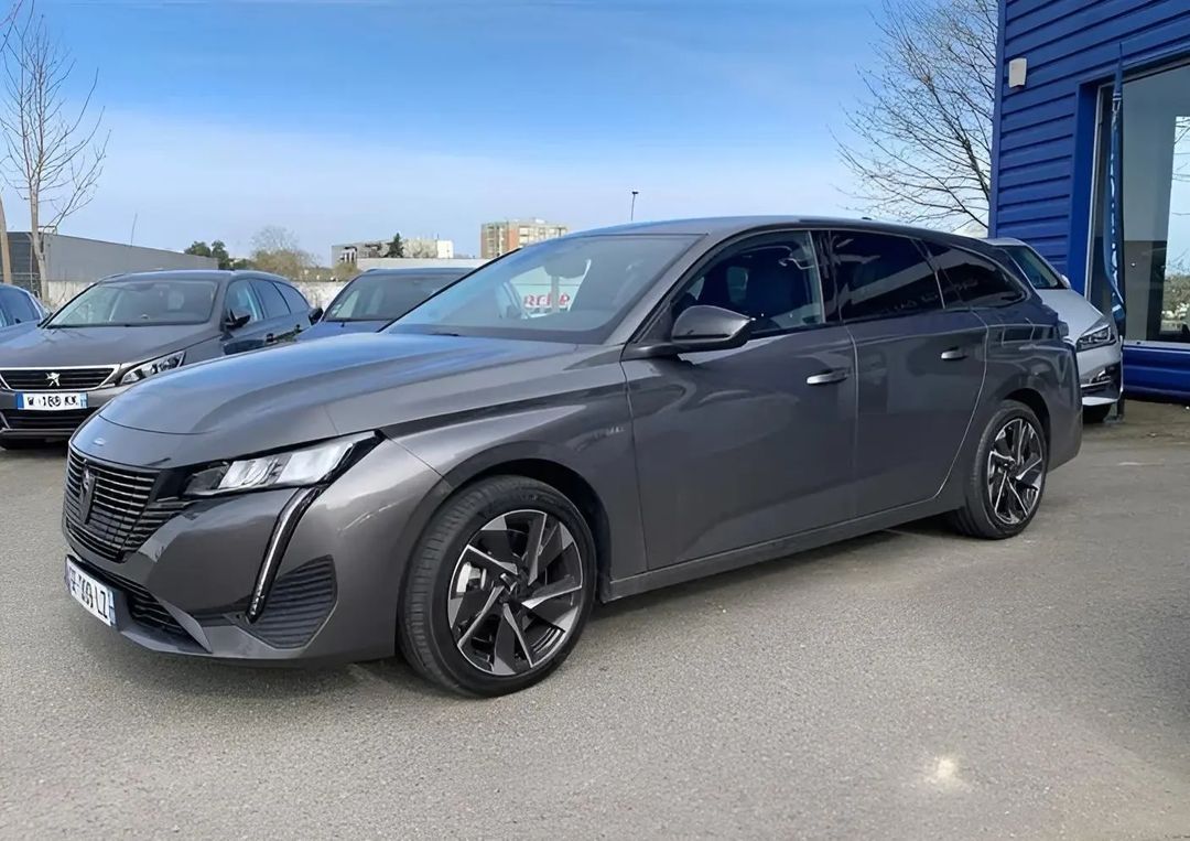 标致308sw旅行版亮相,空间媲美帕萨特,1.6t 獠牙灯组,霸气