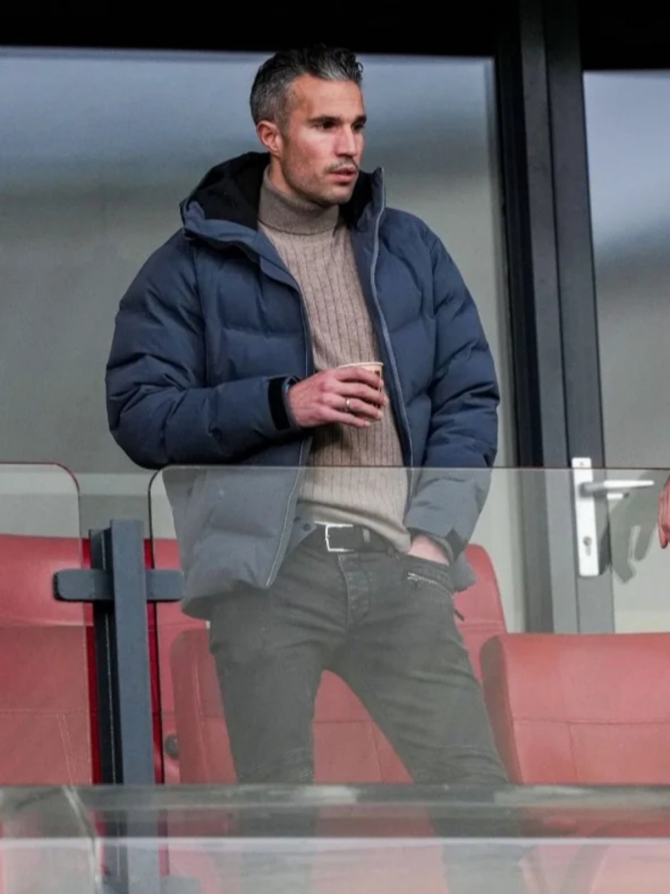 2019年5月13日,范佩西宣布退役.