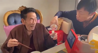 91歲楊少華近況堪憂!喝酒,吃肉,抽華子,在享受的路上越走越遠