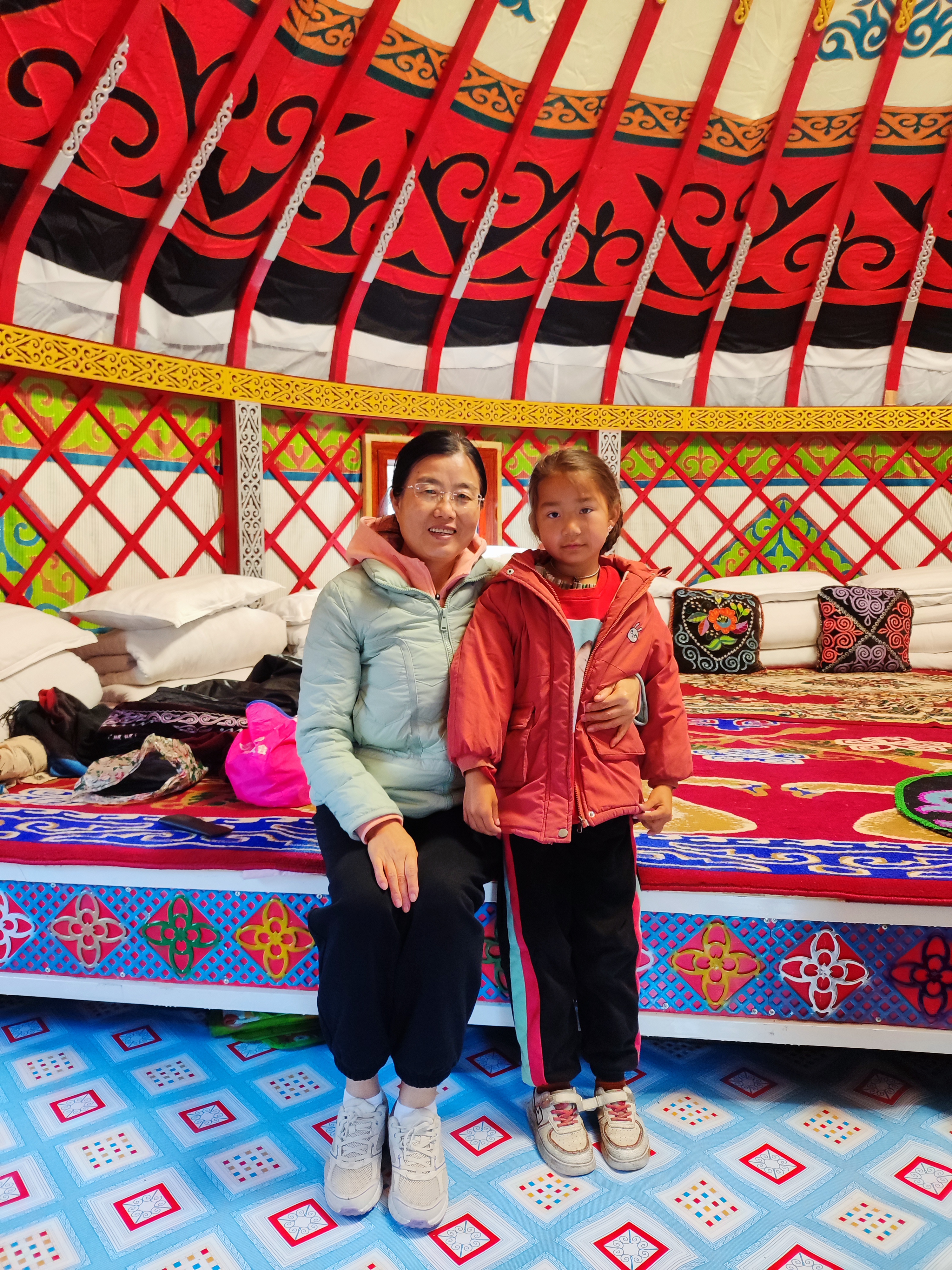 可爱的哈萨克族小孩