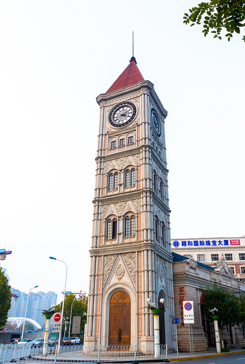 我在天津读的大学,所以天津这座北方的港口城市也给