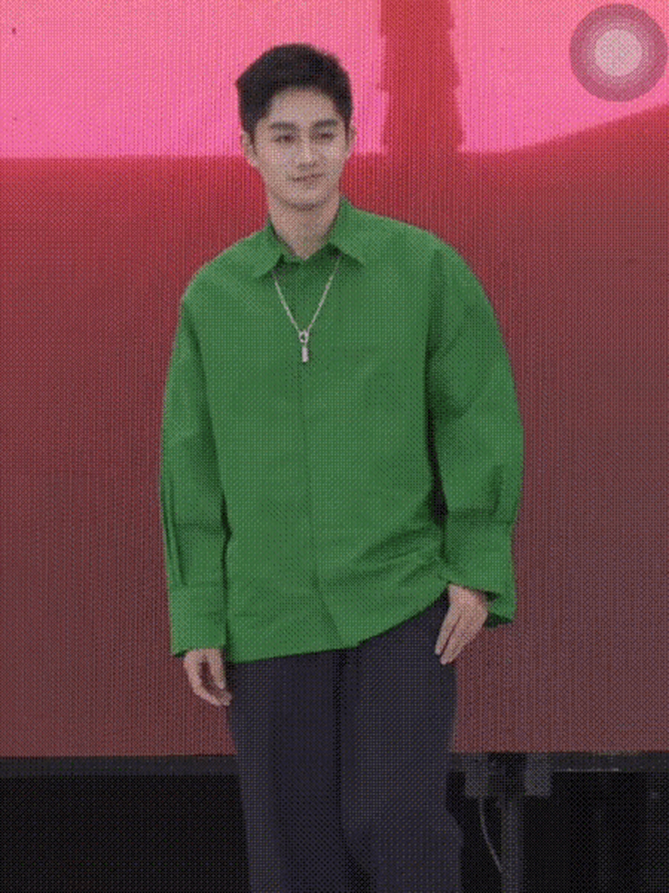 羊毛月休闲风现身三亚t台秀,t台部分妥妥的阳光大男孩,结果下台秒变