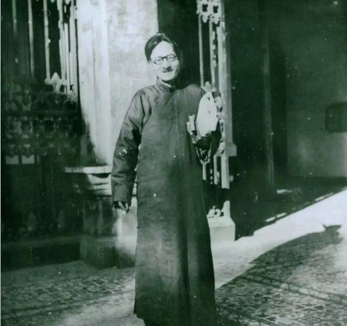 "刘文典听了转身就走.