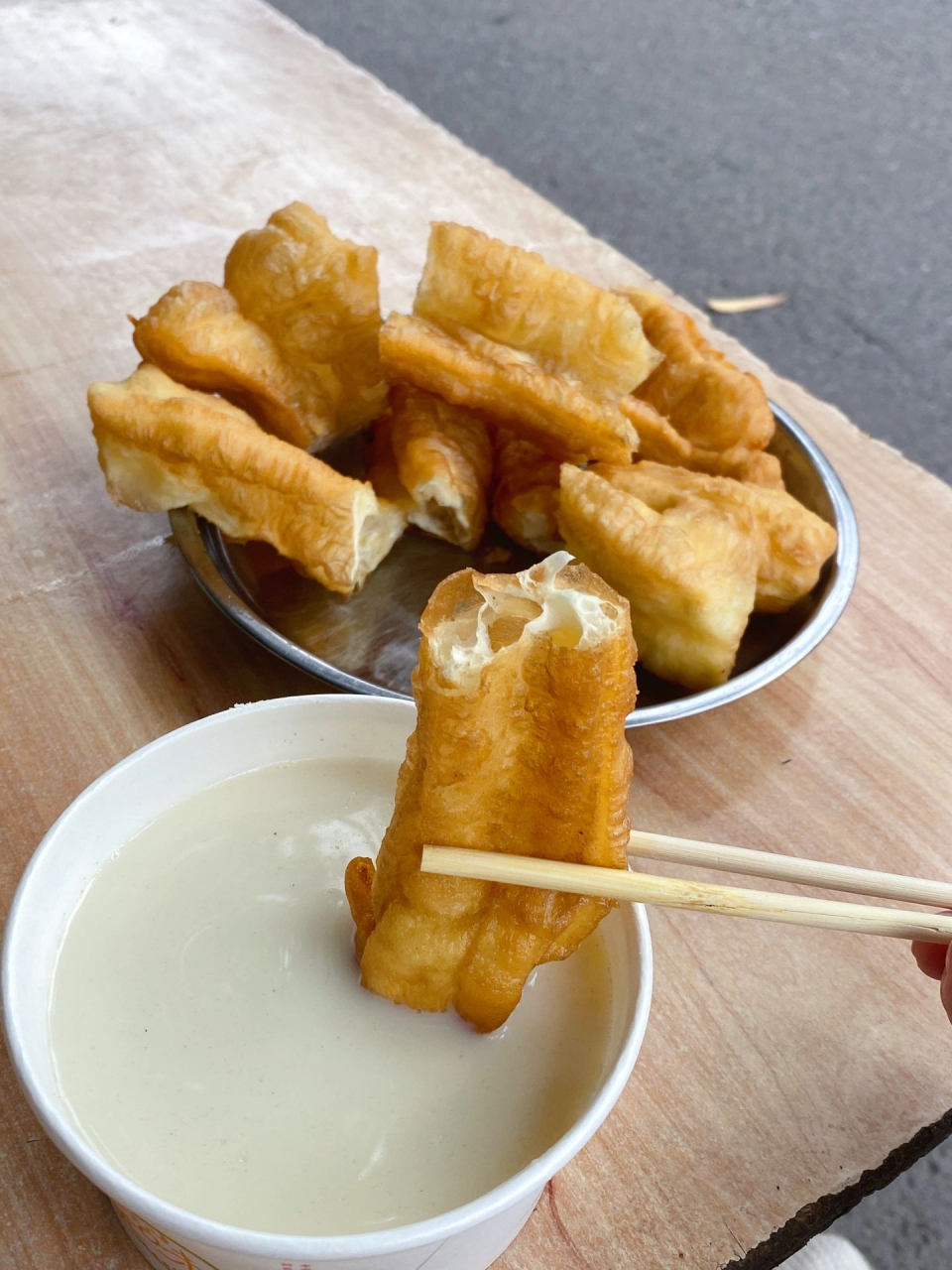 豆浆油条的快乐,谁懂啊! 老桉树下,成都人的早餐是这样的!