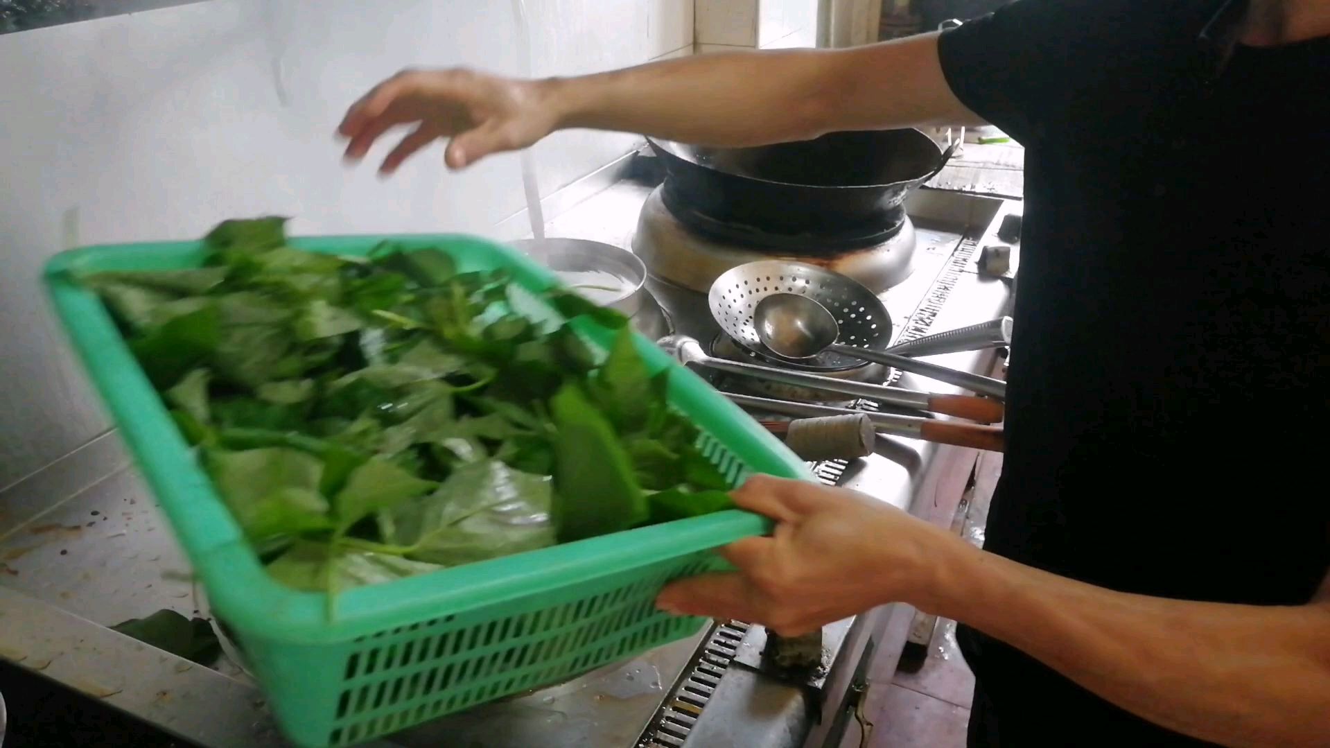 餐厅打包菜肴怎么操作,清炒苕尖的家常打包做法,口感清淡