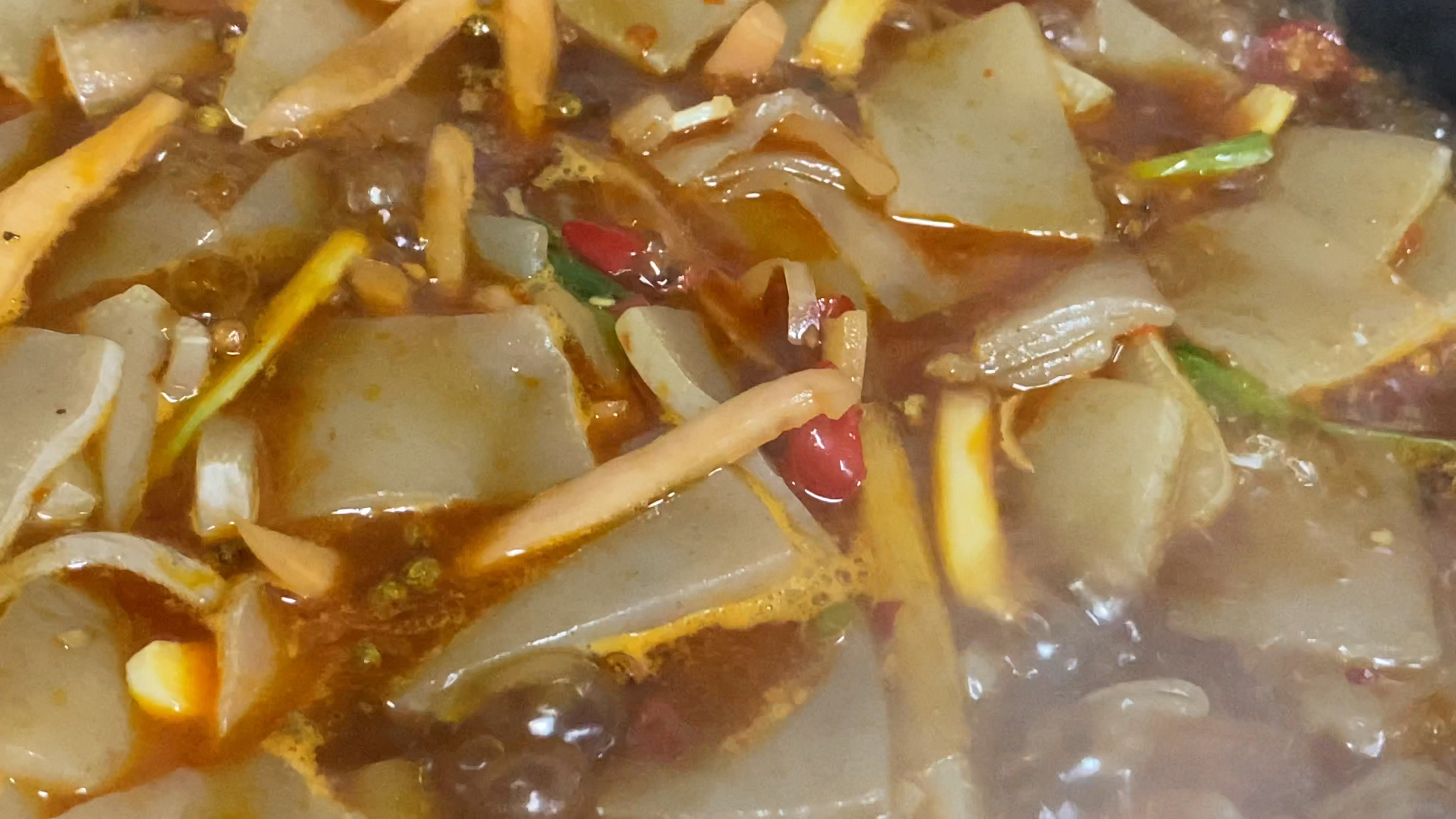 过年大鱼大肉吃多了,川妹做一道“泡椒魔芋”,酸辣开胃,真下饭