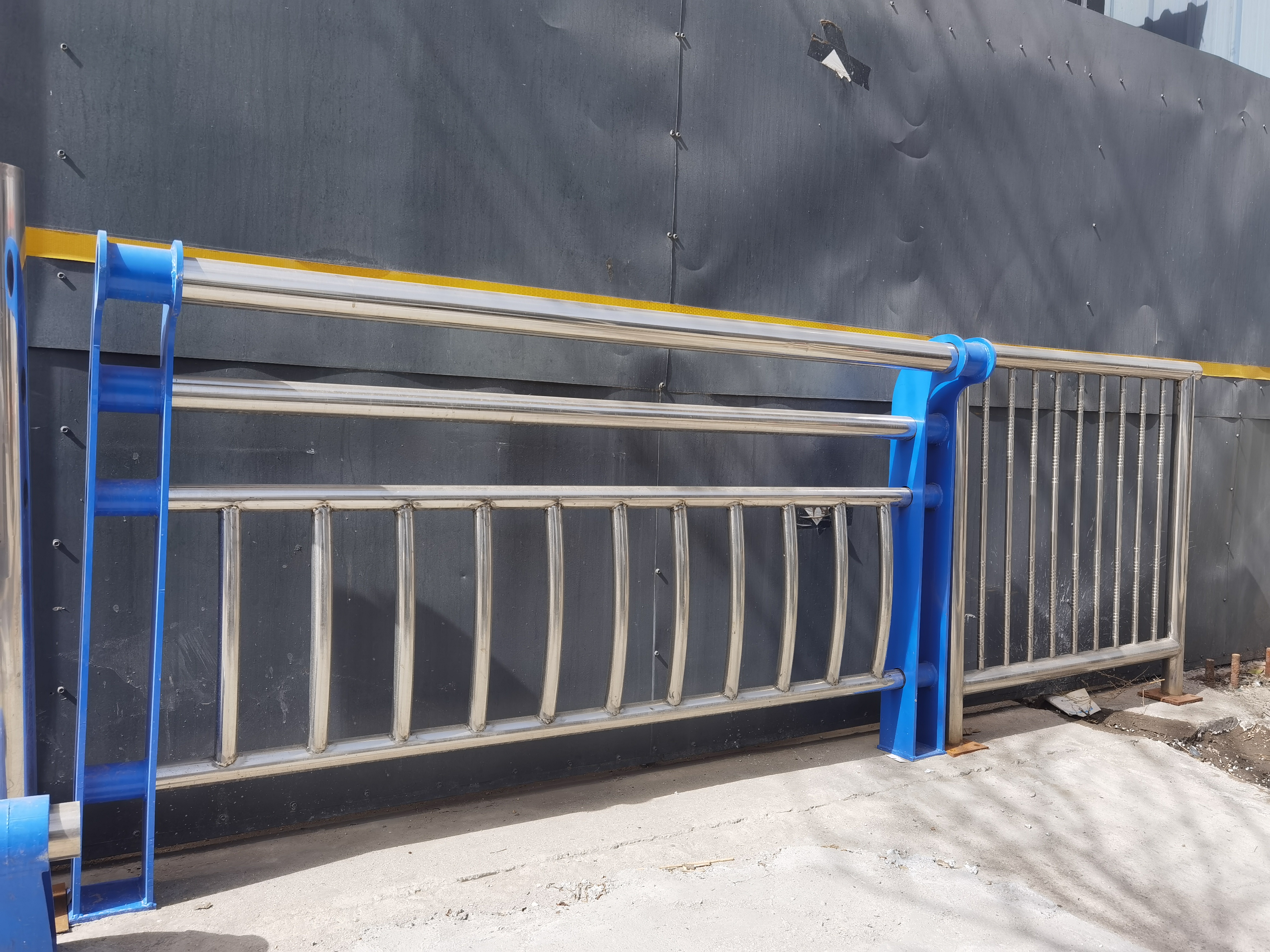 不锈钢碳钢护栏适用于河道城市道路桥梁工程