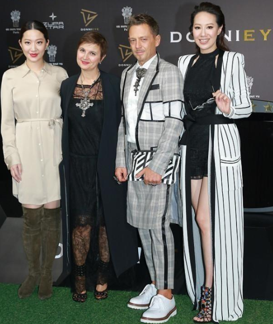 黄圣依甄子丹老婆同框输惨了,"明星"和"模特"的差别一目了然