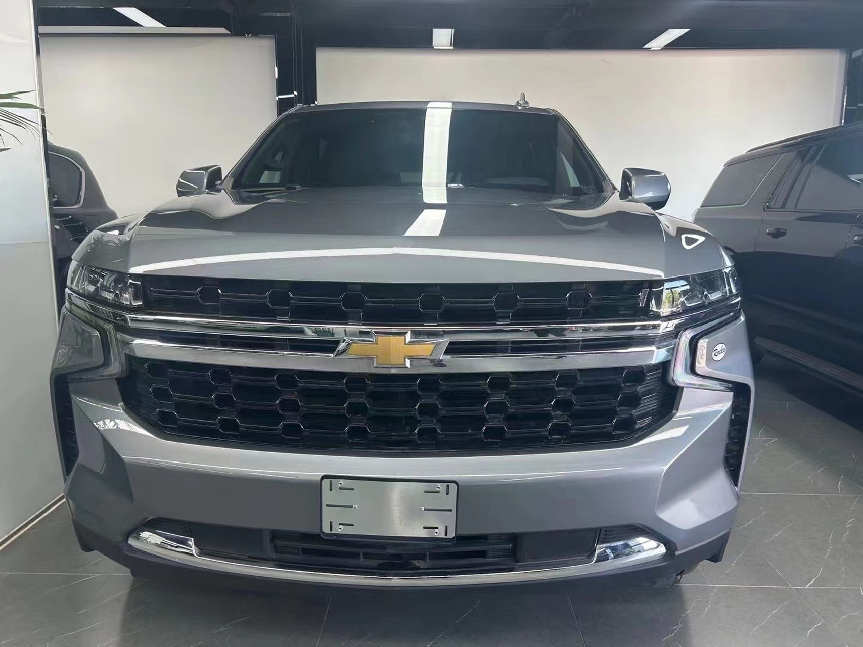 平行进口特价一台雪佛兰萨博班