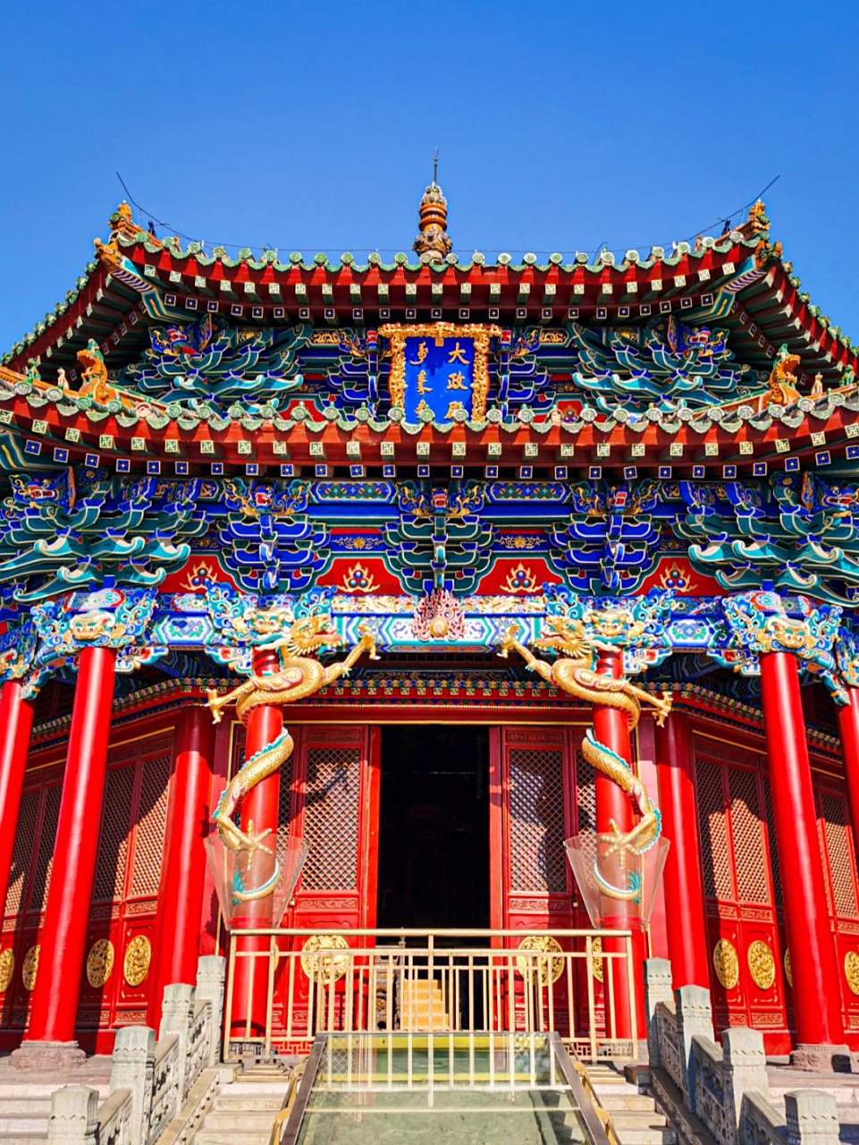 到辽宁旅游,必去的景点非沈阳故宫莫属. 沈阳故宫是清朝宫殿,努尔哈赤