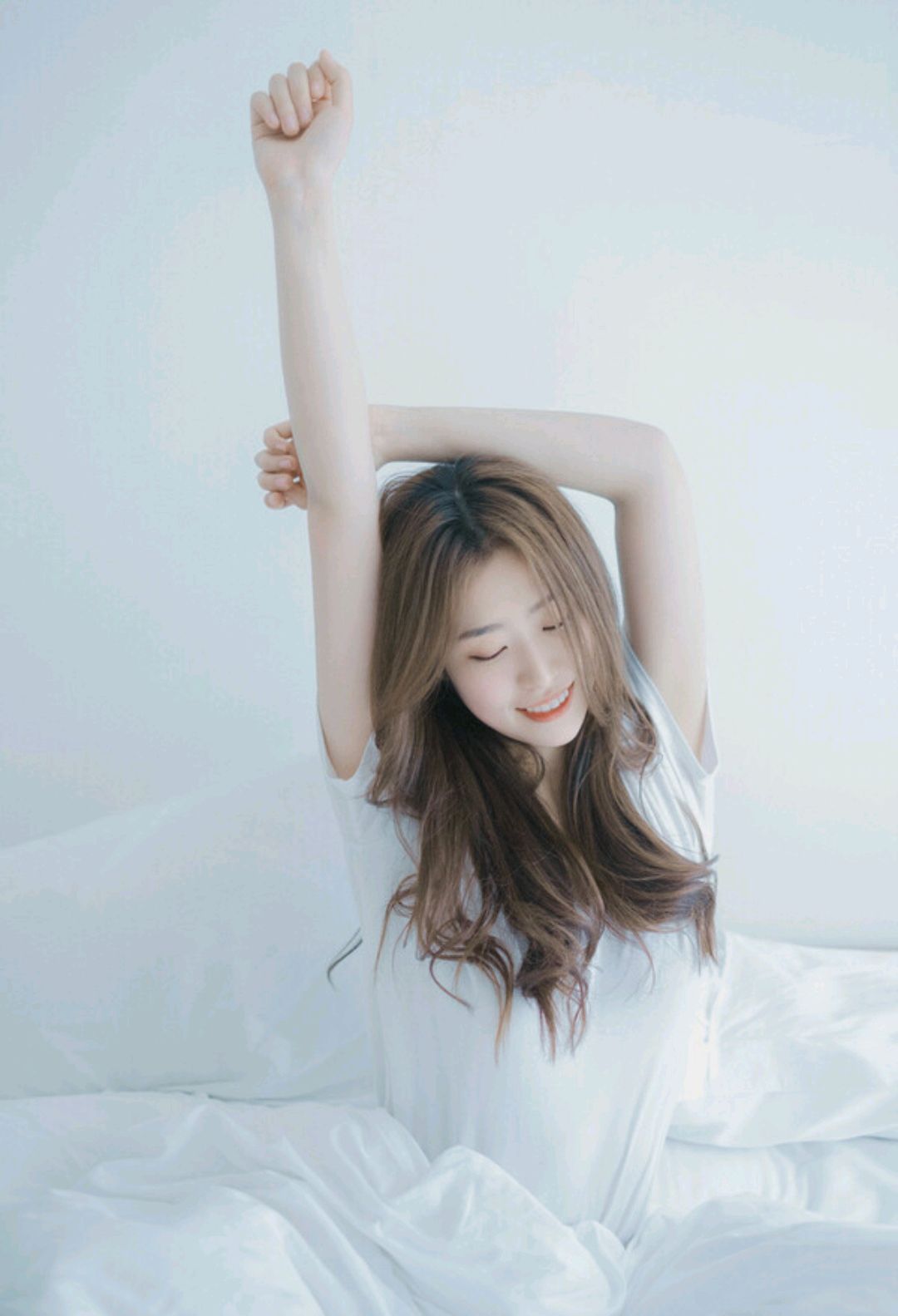 每日美图|穿白t恤的美女