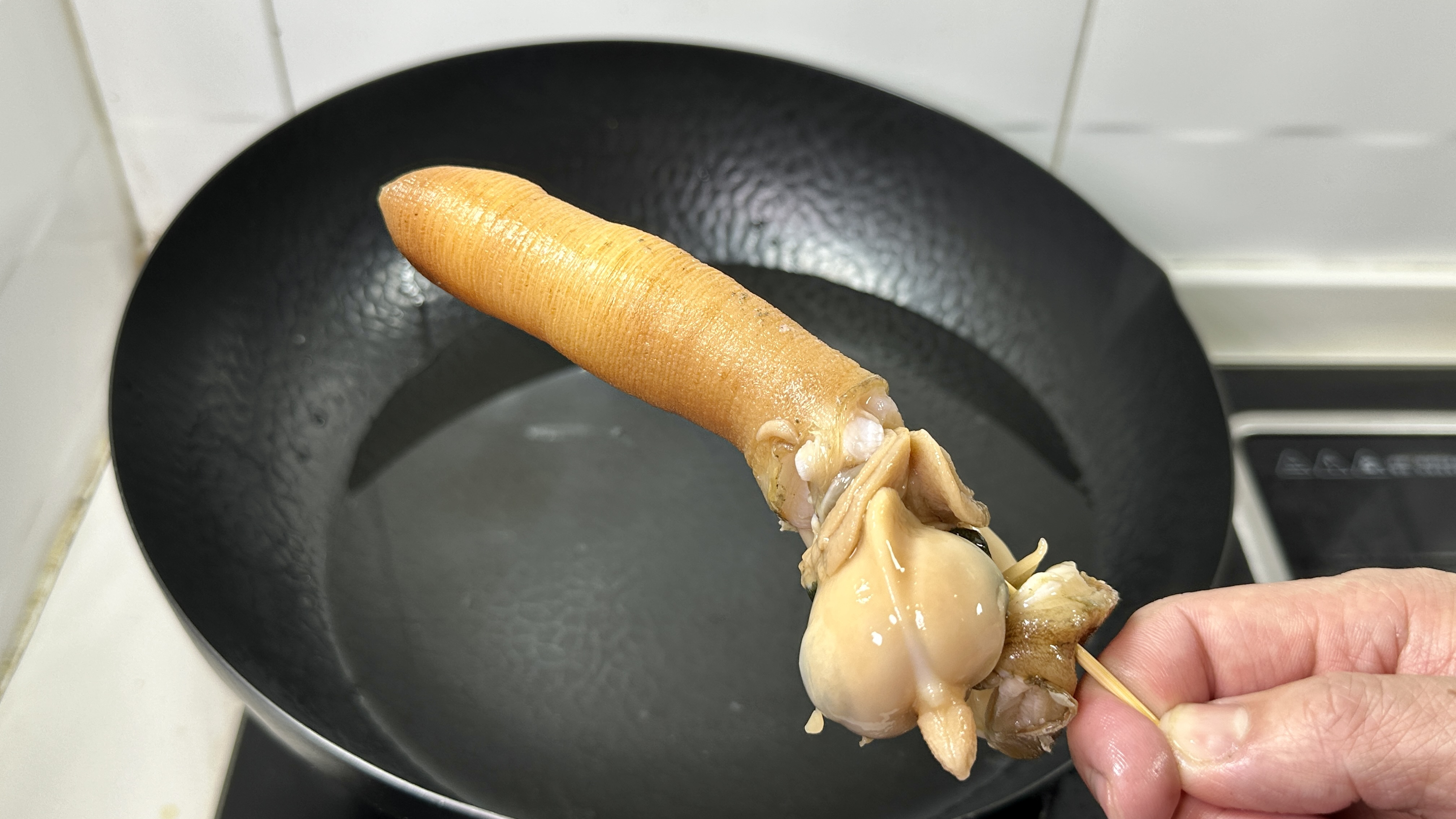 这个象拔蚌您爱吃吗？就这样做鲜香味美做法简单还好吃