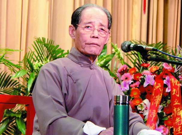 当代评书界七大作品,其中袁阔成《三国》,刘立福《聊斋》是一绝