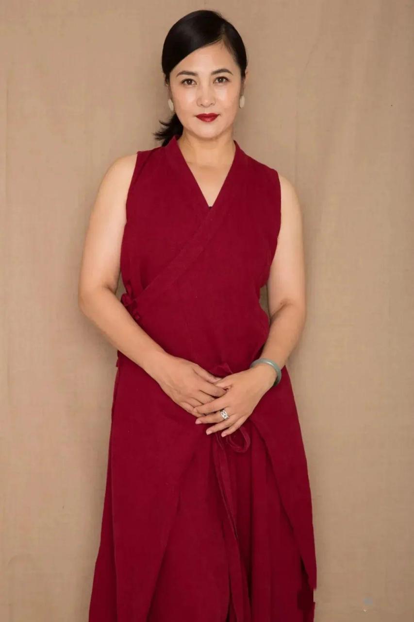 王菁华,1972年11月出生于吉林省长春市,中国内地女演员,毕业于中央