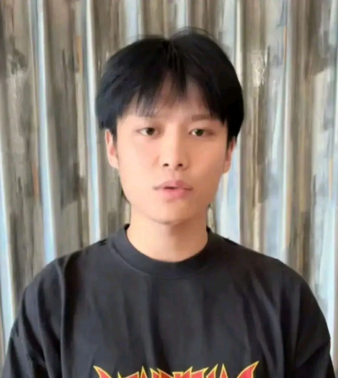 小杨哥捐款2000万元 辛巴辛有志捐款260万元 有胜仔捐款200万元 三斤