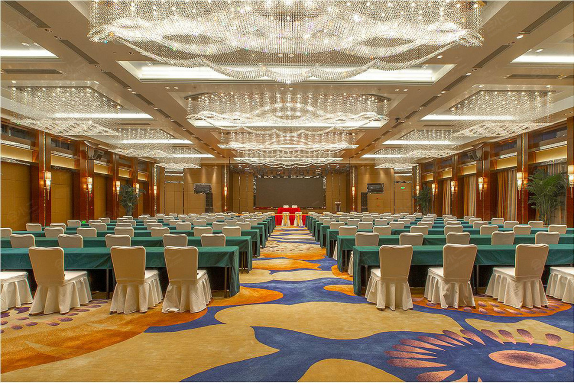 酒店是由郴州市城投资产经营管理有限责任公司按照国际五星级标准投资