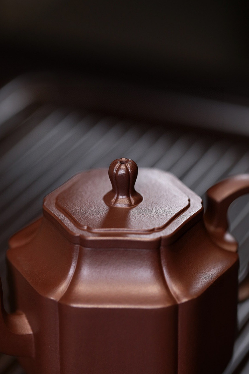 宫灯|优质底槽清|300cc|全手  孙国军作品,不同于一般的宫灯壶,融入了