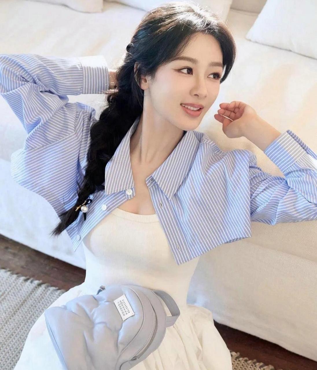 杨紫的身材太棒了,有料又清新.