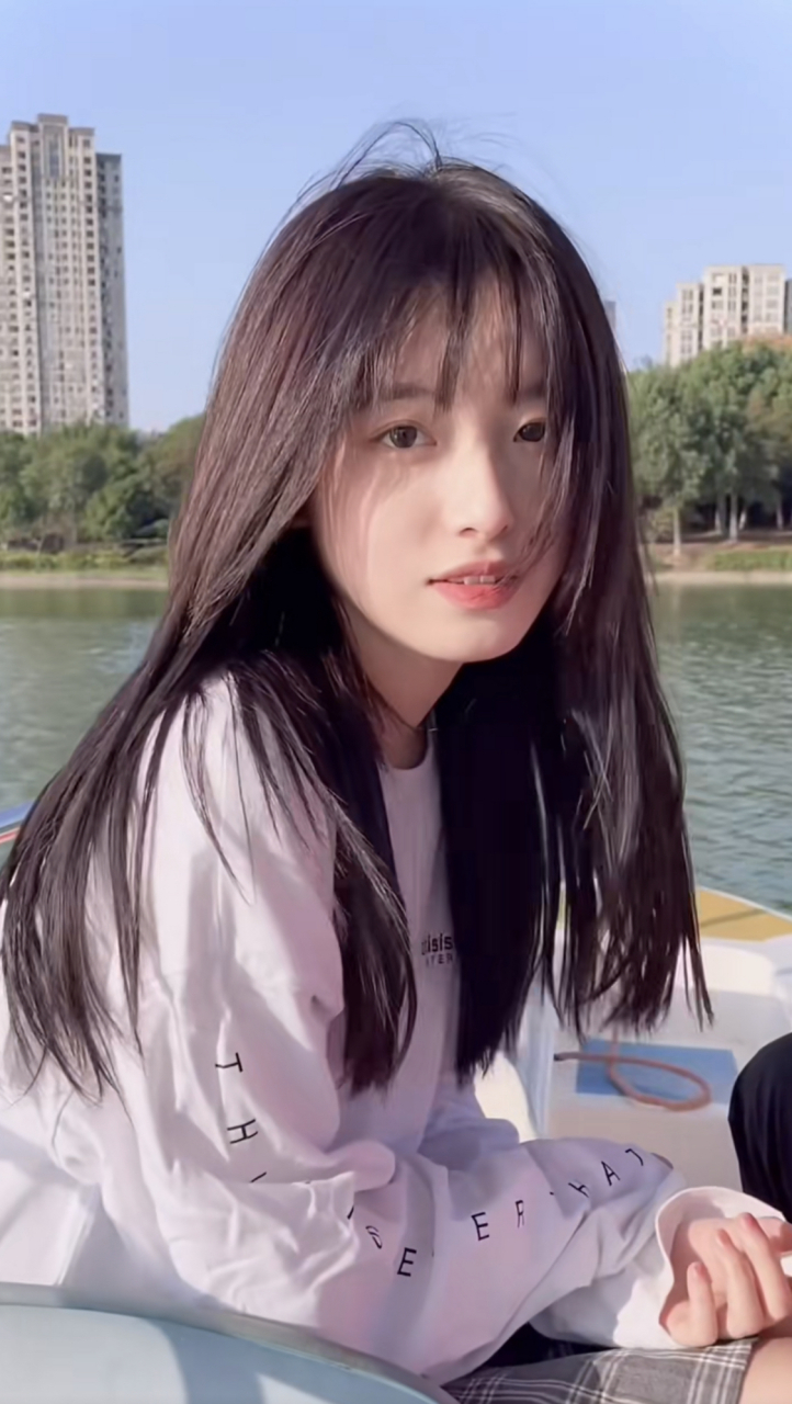 抖音十大短发美女 曈曈 如果美是一种概念,那么短发的美就是一种潮流