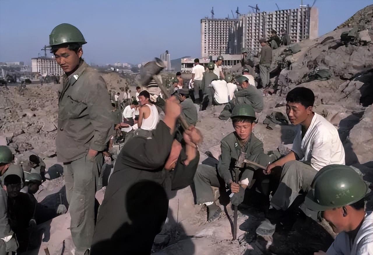 80年代朝鲜社会,工业实力似乎还不错「43p」