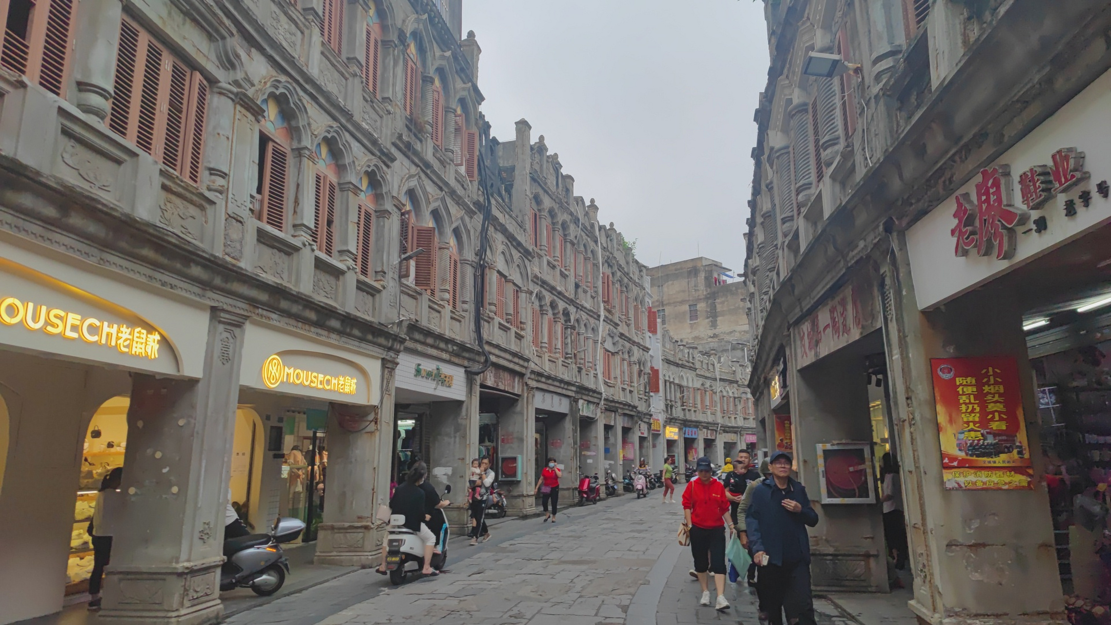 昨天到的文昌,下午去了文南老街,吃了正宗的文昌鸡(好吃,涂个小青柑