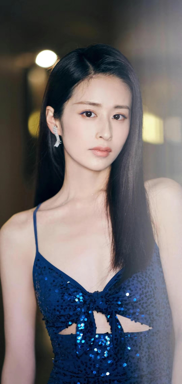 美女颖儿,深蓝色亮片连衣裙,身材柔美纤细,气质优雅灵动